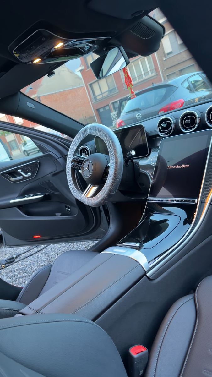 Mercedes C-Klasse interieur tijdens professionele detailing aan huis in Antwerpen