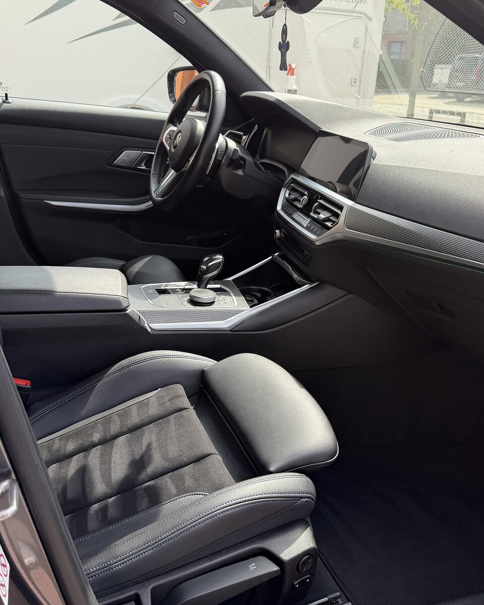BMW M-interieur met alcantara zetels na professionele interieurreiniging